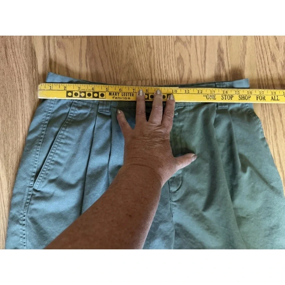 Vintage 90s Columbia Sportswear Mens Pleated Cotton Shorts Green Utility W33